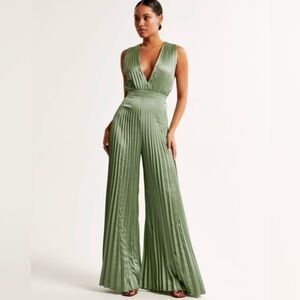 Abercrombie and Fitch Gisele Sage green pleated jumpsuit s S